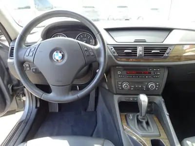 BMW X1 xDrive 25i Steptronic — SUV polyvalent, transmission automatique, historique sans sinistre — Miniature 9