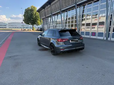 Audi RS3 2.5 TFSI Quattro — Berline haute performance, 129 000 km, ciel étoilé — dettaglio