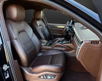 Porsche Cayenne S 440 PS — SUV Premium Noir Métallisé, Sans Accident, Révision Incluse — Miniature 9