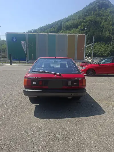 Nissan Sunny 1.6 SGX — Berline compacte de 1988, authentique et fiable — detail