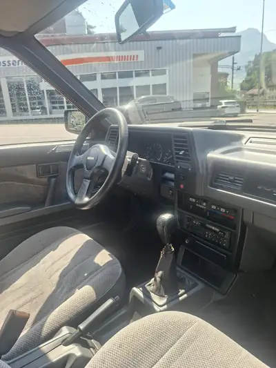 Nissan Sunny 1.6 SGX — Berline compacte de 1988, authentique et fiable — Thumbnail 10