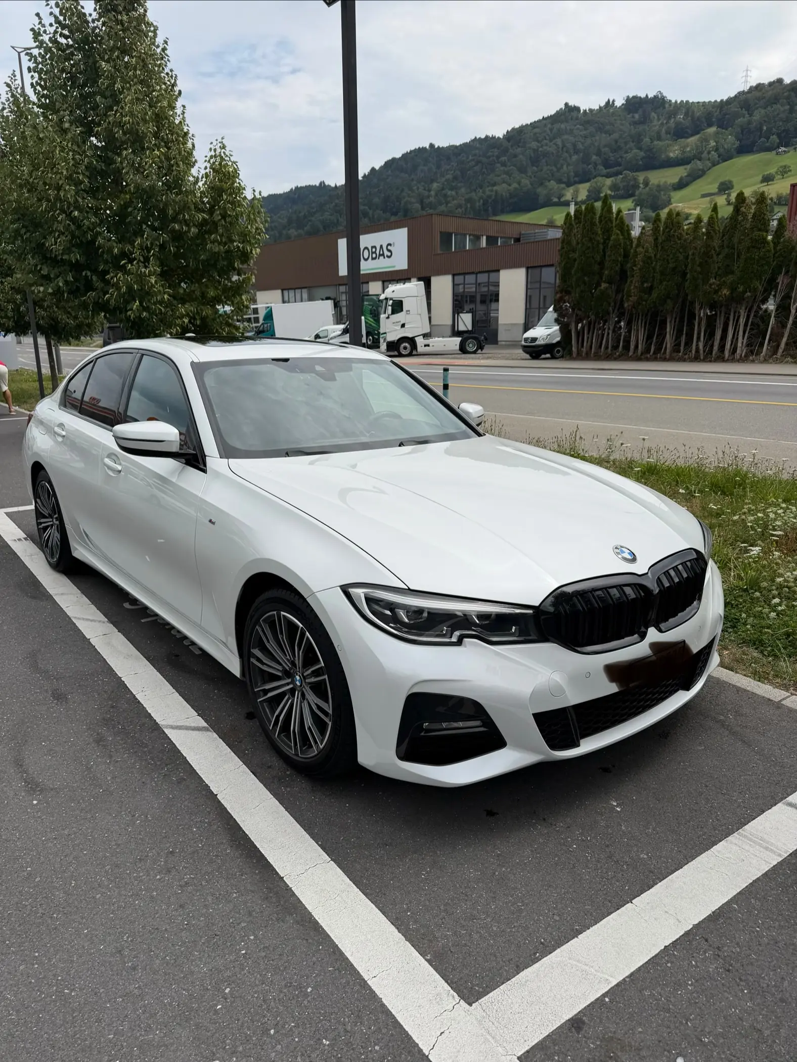 BMW 330e M Sport Steptronic — Hybride rechargeable performant, 147 700 km — Außenansicht