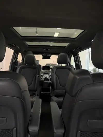 Mercedes-Benz V 250 d BlueTec — Monospace familial premium 4WD, équipement AMG complet — détail