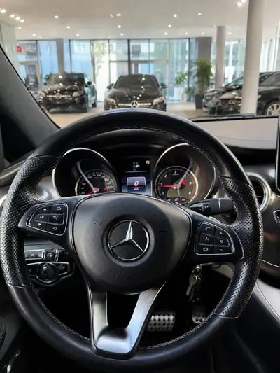 Mercedes-Benz V 250 d BlueTec — Monospace familial premium 4WD, équipement AMG complet — Miniature 8
