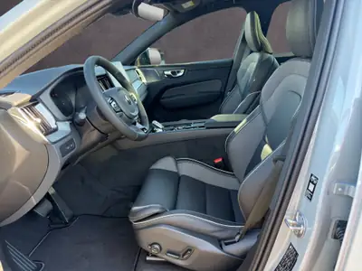 Volvo XC60 2.0 T8 TE Black Edition — SUV hybride rechargeable, 7500 km seulement — Miniature 9