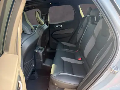 Volvo XC60 2.0 T8 TE Black Edition — SUV hybride rechargeable, 7500 km seulement — Miniature 10