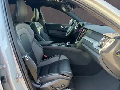 Volvo XC60 2.0 T8 TE Black Edition — SUV hybride rechargeable, 7500 km seulement — Miniature 15