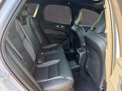 Volvo XC60 2.0 T8 TE Black Edition — SUV hybride rechargeable, 7500 km seulement — Miniature 16