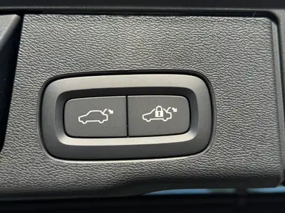 Volvo XC60 2.0 T8 TE Black Edition — SUV hybride rechargeable, 7500 km seulement — Miniature 20