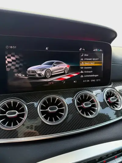 Mercedes-AMG GT 63 S 4MATIC+ — Coupé haute performance, 639 ch et finition Aeropaket — Miniature 12
