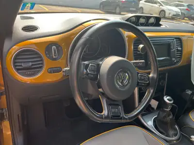VW Beetle 1.4 TSI Dune — Classique iconique, moteur sportif et toit panoramique ouvrant — dettaglio