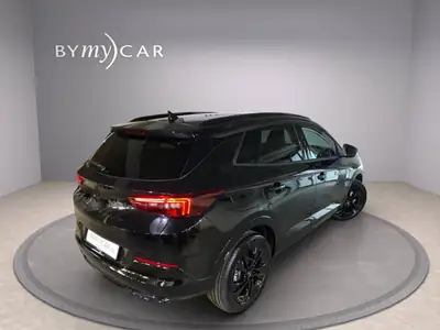 Opel Grandland 1.2i TP Blitz — SUV compact automatique, design noir élégant — Armaturenbrett