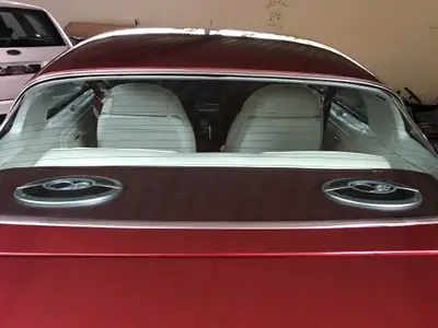 Pontiac Firebird 1977 — Muscle car mythique, 181 ch, teinte bordeaux rare — détail