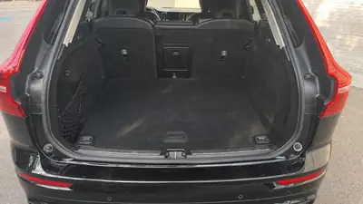 Volvo XC60 B4 MH Ultimate Dark — SUV hybride diesel, première main, impeccable — Thumbnail 13