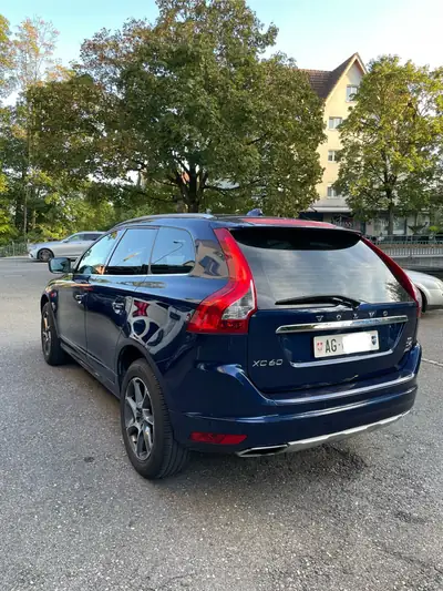 Volvo XC60 2.4 D4 Ocean Race AWD — SUV premium diesel, 4RM, kilométrage modéré — rear view