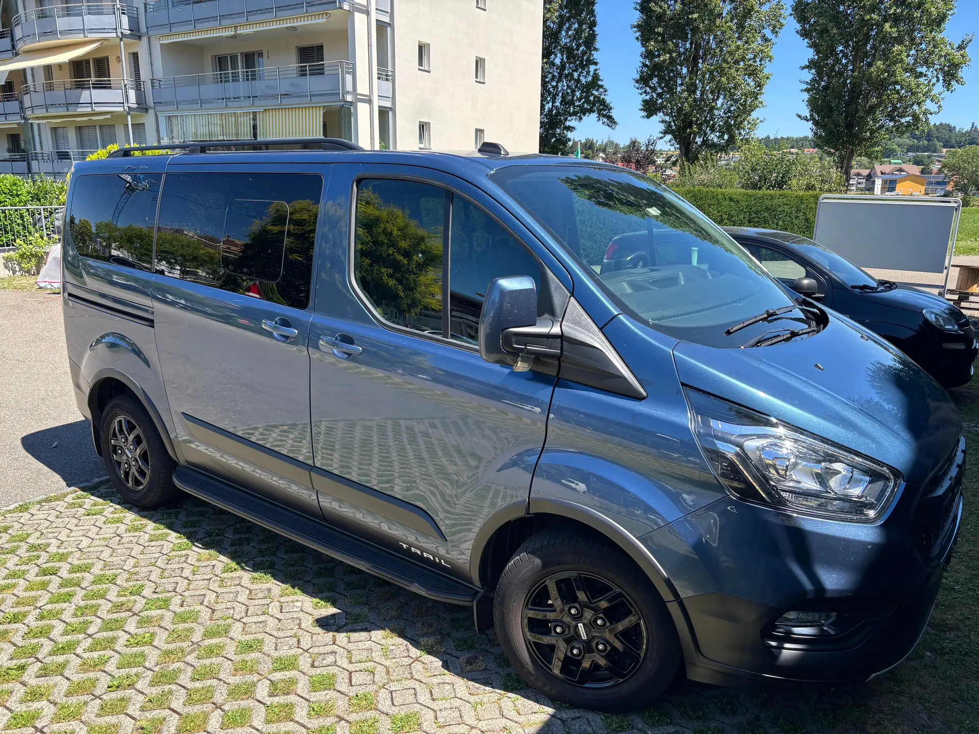 Ford Transit Custom Trail — Monospace robuste 8 places, diesel économe — Außenansicht