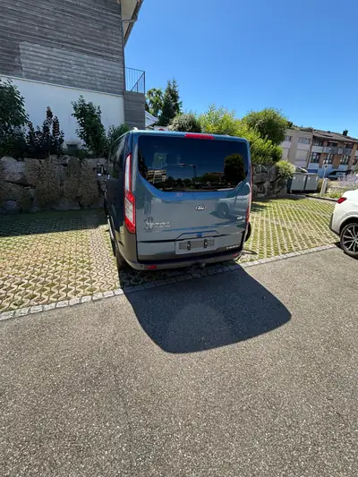 Ford Transit Custom Trail — Monospace robuste 8 places, diesel économe — Seitenansicht