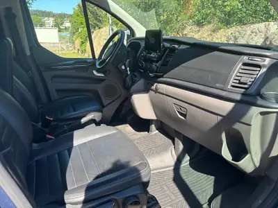 Ford Transit Custom Trail — Monospace robuste 8 places, diesel économe — Armaturenbrett