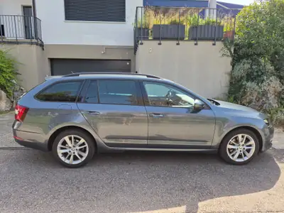Skoda Octavia Combi 2.0 TSI 190 ch — Monospace familial 4x4, sans accident — rear view
