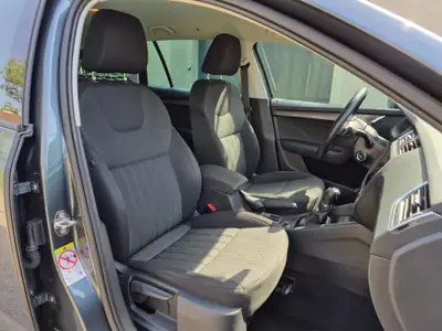 Skoda Octavia Combi 2.0 TSI 190 ch — Monospace familial 4x4, sans accident — Thumbnail 9