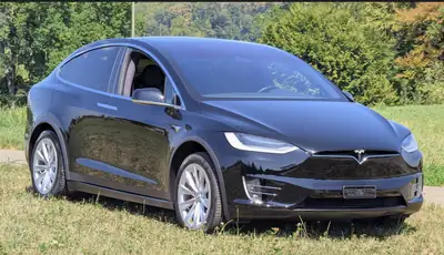 Tesla Model X Performance — SUV électrique haute puissance, 93'300 km — vista esterna