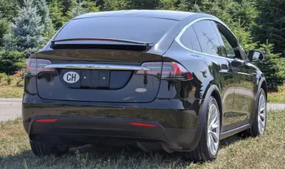 Tesla Model X Performance — SUV électrique haute puissance, 93'300 km — fianco
