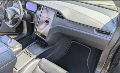 Tesla Model X Performance — SUV électrique haute puissance, 93'300 km — cruscotto