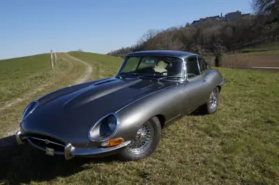 Jaguar E-Type 3.8L FHC — L'icône britannique des années 1960, exemplaire d'exception — interni