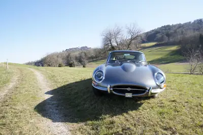 Jaguar E-Type 3.8L FHC — L'icône britannique des années 1960, exemplaire d'exception — cruscotto