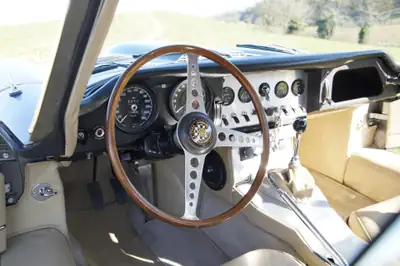 Jaguar E-Type 3.8L FHC — L'icône britannique des années 1960, exemplaire d'exception — Miniatura 8