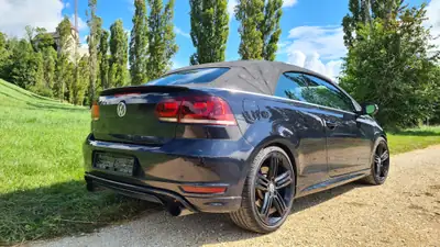 VW Golf 2.0 TSI R DSG Cabriolet — Découverte sportive décapotée, 265 ch d'adrénaline — côté
