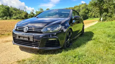VW Golf 2.0 TSI R DSG Cabriolet — Découverte sportive décapotée, 265 ch d'adrénaline — tableau de bord