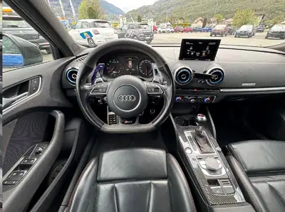Audi RS3 2.5 T FSI Quattro — Berline sportive 367 ch, sans accident — intérieur