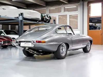 Jaguar E-Type 4.2 Coupé Série 1 — Légende britannique restaurée, seulement 33'600 km — Miniatur 8
