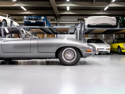 Jaguar E-Type 4.2 Coupé Série 1 — Légende britannique restaurée, seulement 33'600 km — Miniatur 11