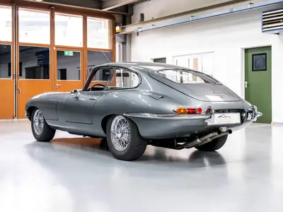 Jaguar E-Type 4.2 Coupé Série 1 — Légende britannique restaurée, seulement 33'600 km — Miniatur 10