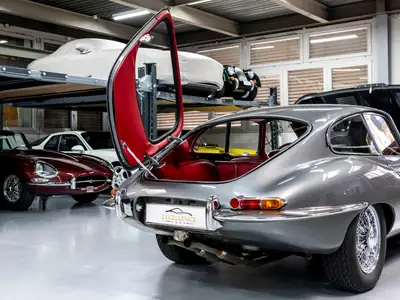 Jaguar E-Type 4.2 Coupé Série 1 — Légende britannique restaurée, seulement 33'600 km — Miniatur 13