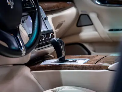 Maserati Quattroporte GTS V8 Biturbo — Berline de prestige, 530 ch, sans accident — Miniature 21