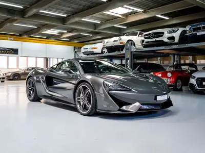 McLaren 570S Coupé — Supercar British, 570 ch, historique complet McLaren — Armaturenbrett