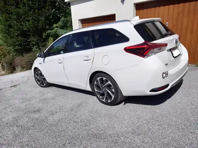 Toyota Auris Touring Sports 1.8 Hybrid — Monospace écologique et spacieux, 195 000 km — tableau de bord