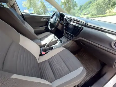 Toyota Auris Touring Sports 1.8 Hybrid — Monospace écologique et spacieux, 195 000 km — Miniature 8