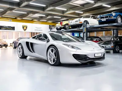 McLaren 12C MP4-12C Coupé — Supercar V8 626 ch, Historique complet, Rappels effectués — Heckansicht