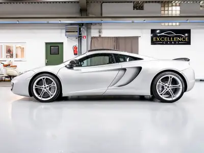 McLaren 12C MP4-12C Coupé — Supercar V8 626 ch, Historique complet, Rappels effectués — Innenraum