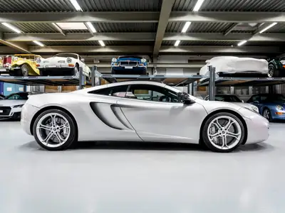 McLaren 12C MP4-12C Coupé — Supercar V8 626 ch, Historique complet, Rappels effectués — Armaturenbrett