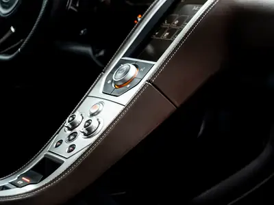 McLaren 12C MP4-12C Coupé — Supercar V8 626 ch, Historique complet, Rappels effectués — Miniatur 20