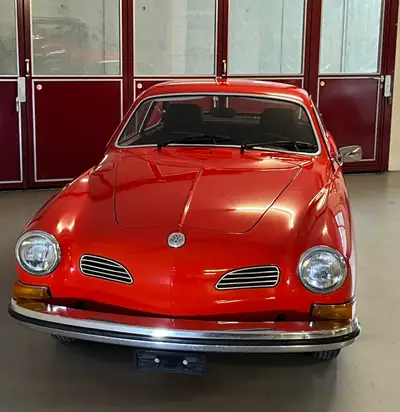 VW Karmann-Ghia 1973 — Légendaire coupé sportif, design iconique intemporel — Armaturenbrett