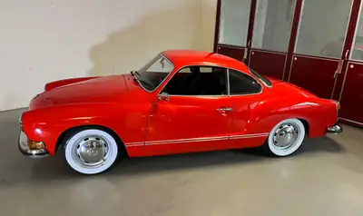 VW Karmann-Ghia 1973 — Légendaire coupé sportif, design iconique intemporel — Detail