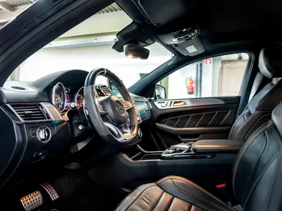Mercedes-Benz GLE 63 AMG Coupé — Performance 585 ch, design musclé, kilométrage maîtrisé — Miniatur 14
