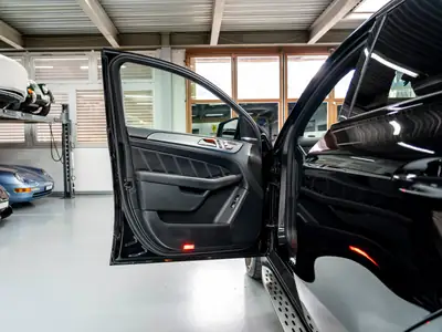 Mercedes-Benz GLE 63 AMG Coupé — Performance 585 ch, design musclé, kilométrage maîtrisé — Miniatur 23