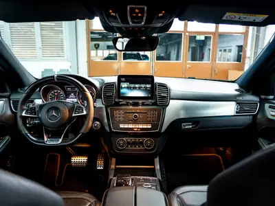 Mercedes-Benz GLE 63 AMG Coupé — Performance 585 ch, design musclé, kilométrage maîtrisé — Miniatur 24